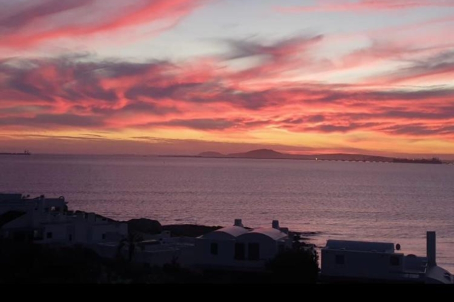 6 Bedroom Property for Sale in Paradise Beach Western Cape